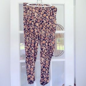 Anthropologie pants size: 10p floral harem jogger